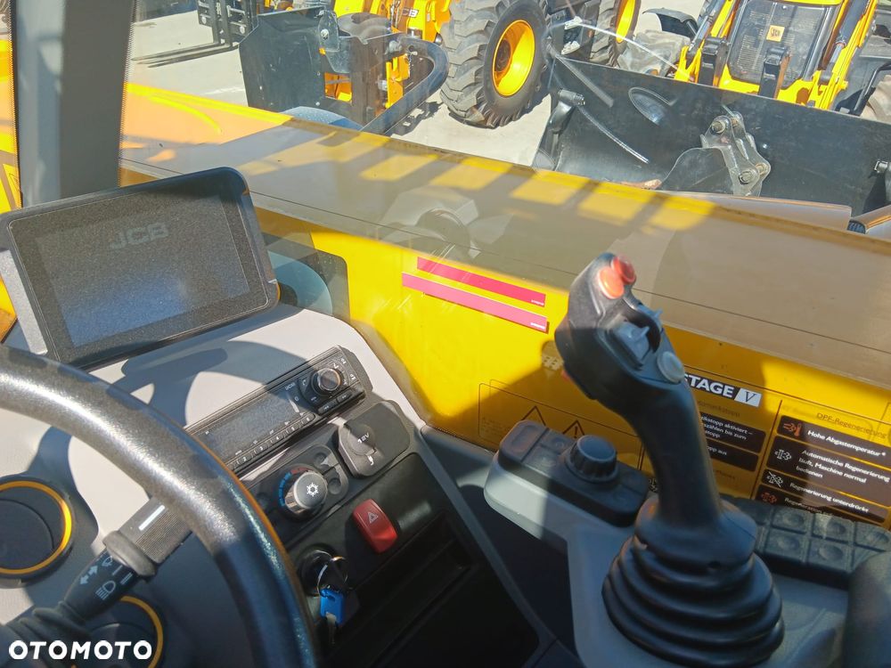 JCB 542-70 Agri Xtra - 9