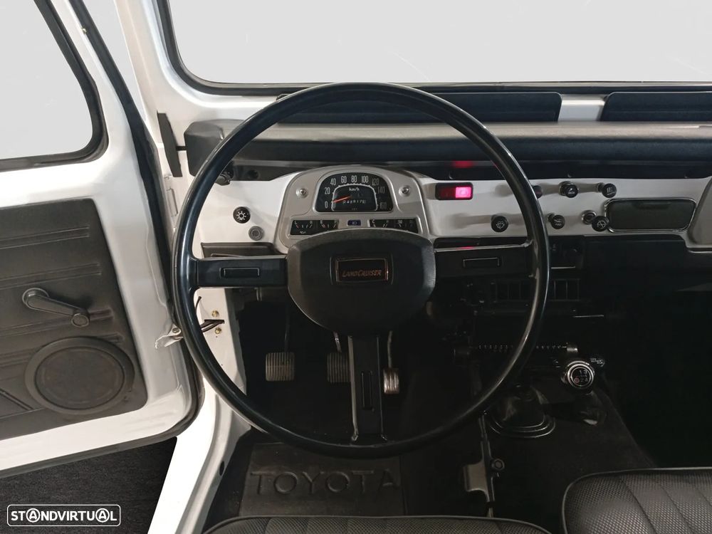 Toyota Land Cruiser - 12