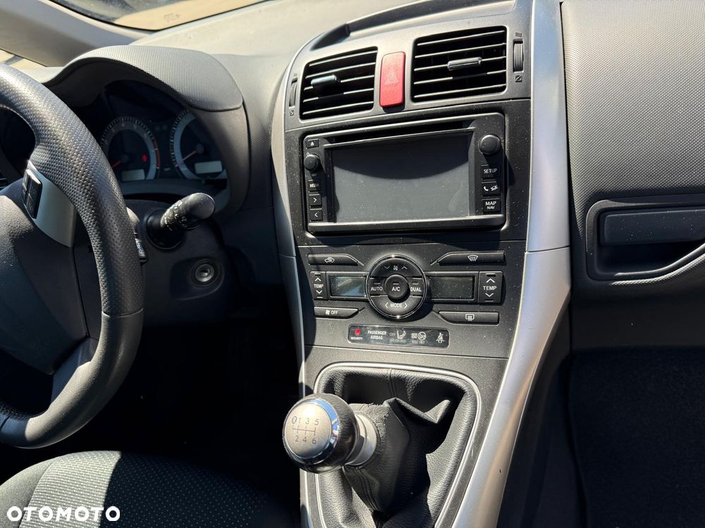 Toyota Auris 1.6 Executive - 6