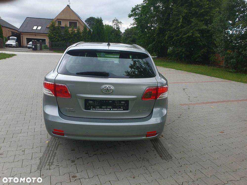 Toyota Avensis 1.8 Sol - 15