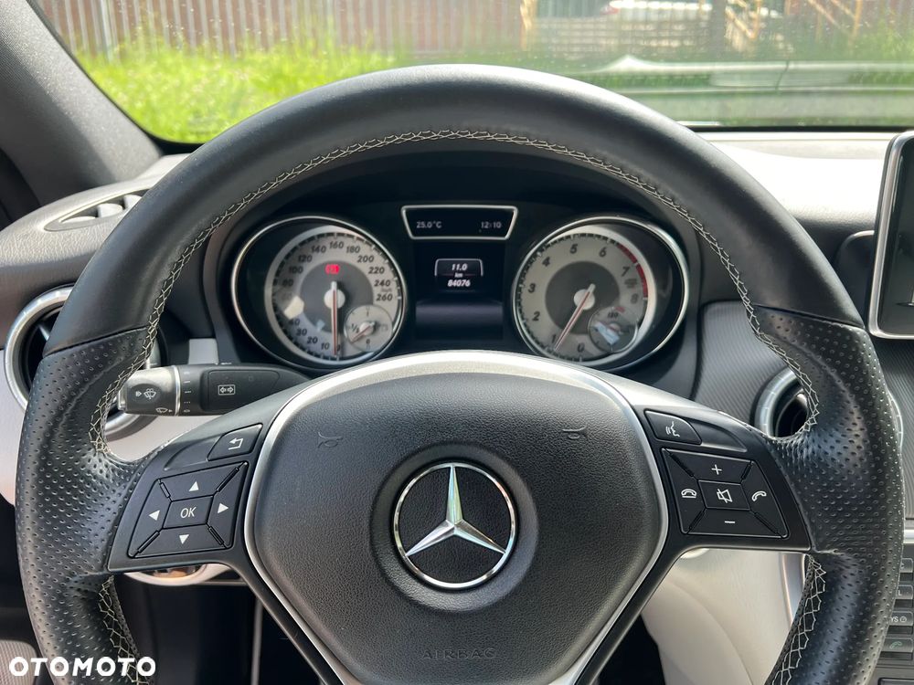Mercedes-Benz CLA 200 Urban - 25