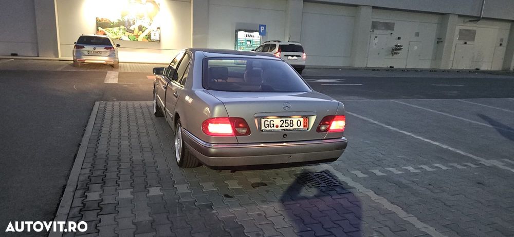 Mercedes-Benz E - 16