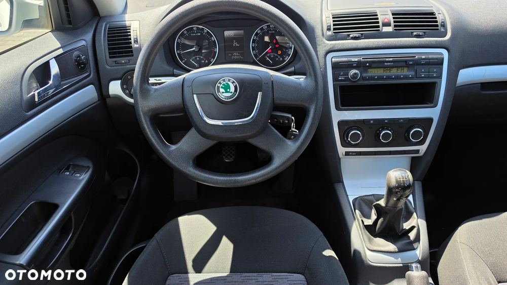 Skoda Octavia 1.6 Combi Ambiente - 8