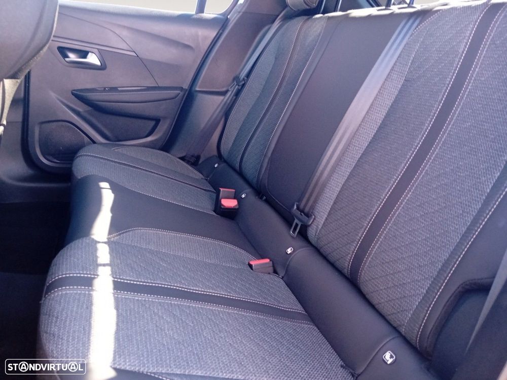 Peugeot 208 1.2 Hybrid Allure e-DCS6 - 13