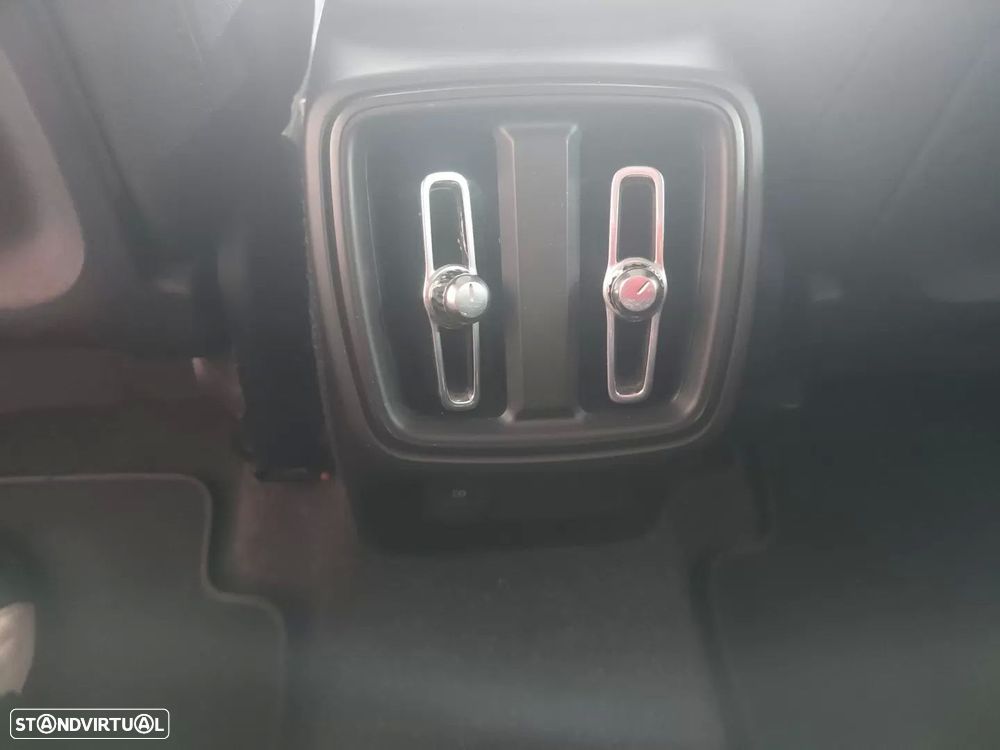 Volvo XC 40 1.5 T3 Momentum Tech Edition - 23