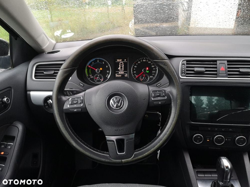 Volkswagen Jetta - 16
