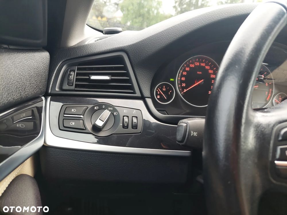 BMW Seria 5 528i Sport-Aut - 19