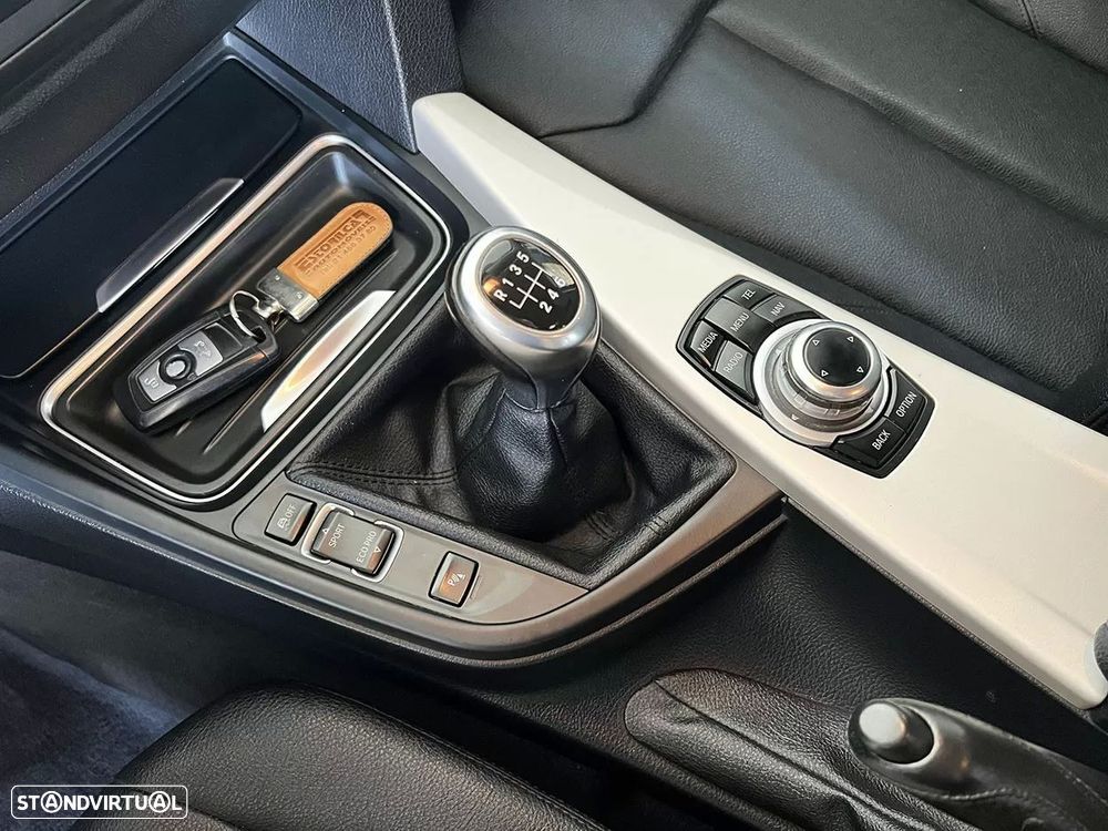 BMW 316 d Line Sport - 14