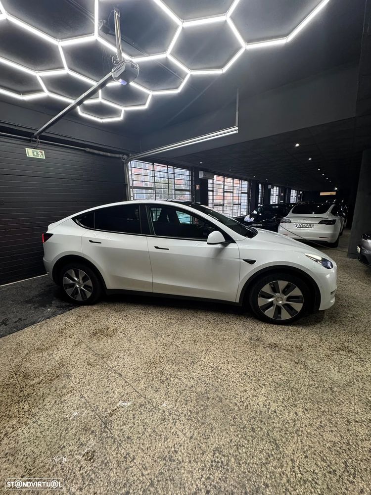 Tesla Model Y Long Range Dual Motor AWD - 23