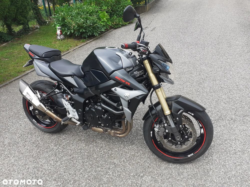 Suzuki GSR - 1