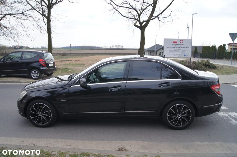 Mercedes-Benz Klasa C 180 Kompressor BlueEFFICIENCY Avantgarde - 4