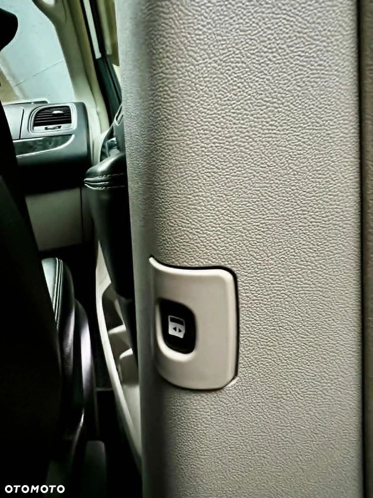 Chrysler Town & Country 3.6 Touring - 11