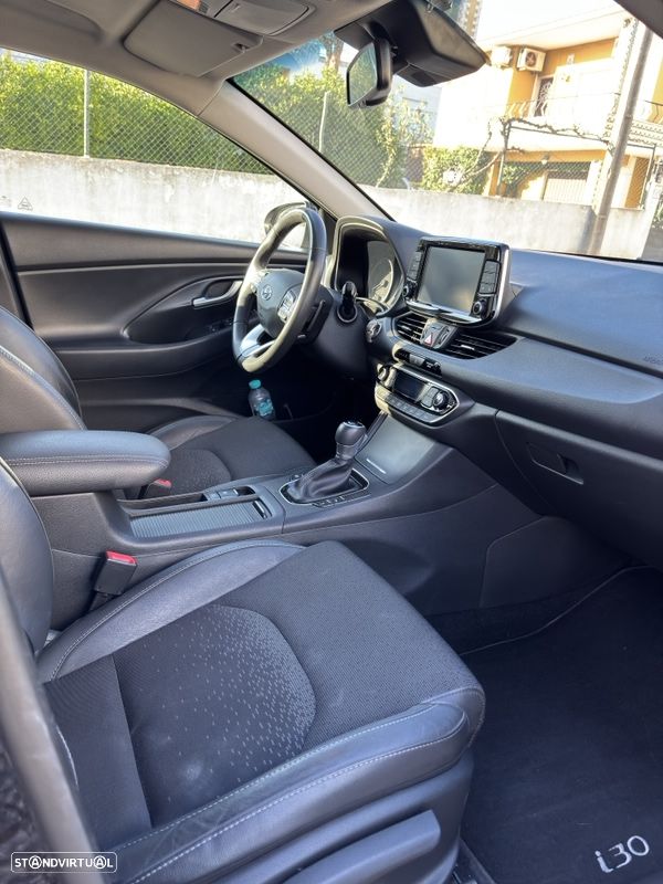 Hyundai i30 1.6 CRDI Comfort+Navi 7DCT - 23