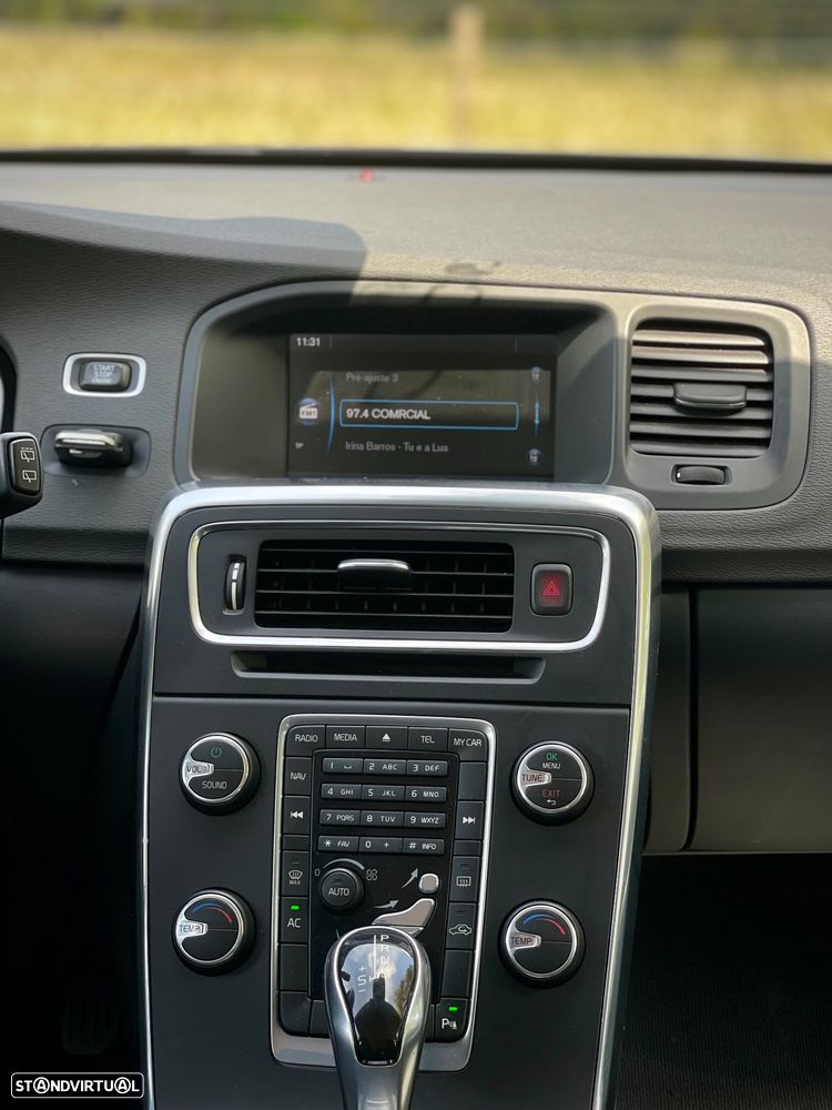 Volvo V60 DRIVe Geartronic Powershift Momentum - 13