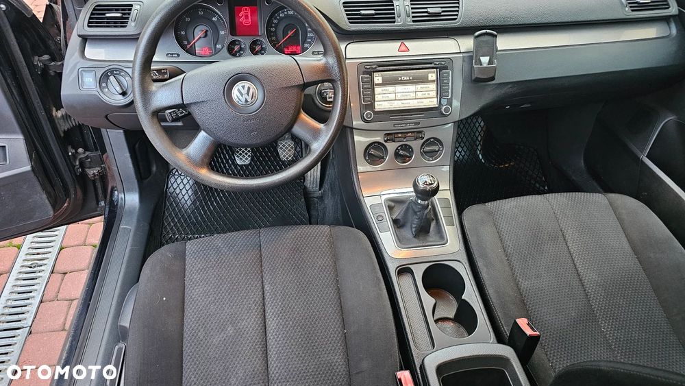 Volkswagen Passat 2.0 TDI Comfortline - 28