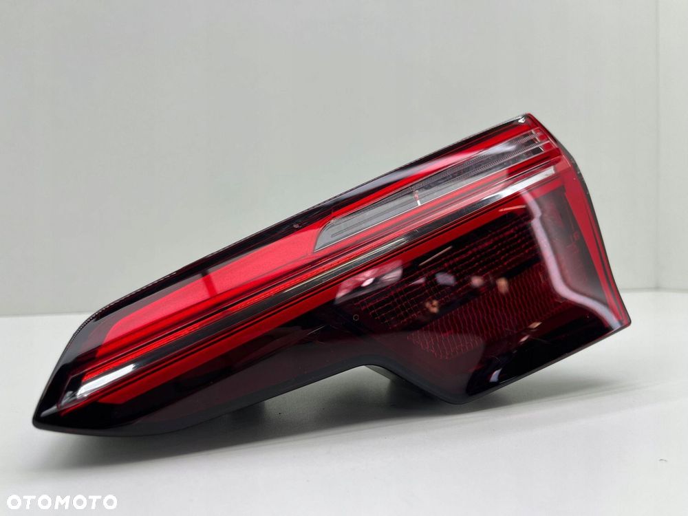 AUDI A4 B9 LAMPA PRAWA TYŁ W KLAPĘ LED 8W5945076AA - 2