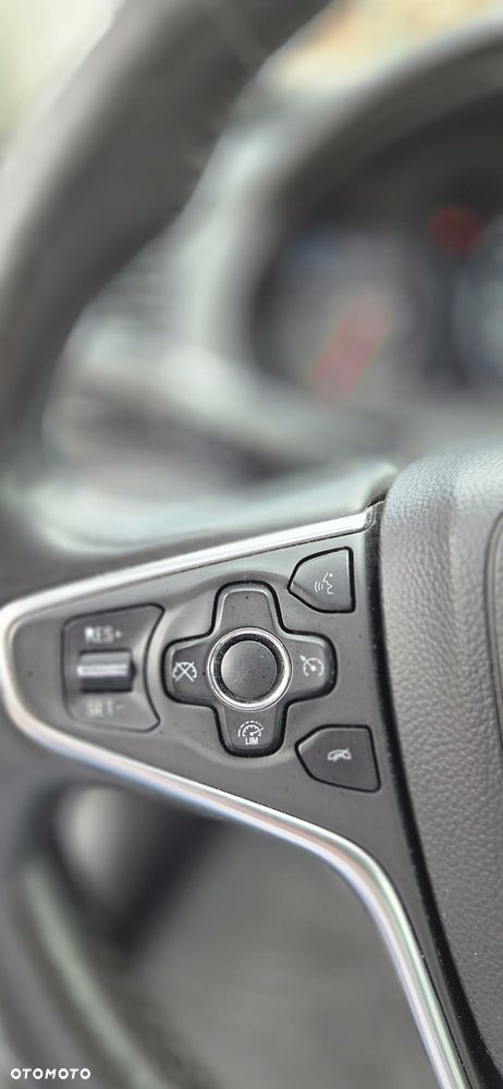 Opel Insignia - 30