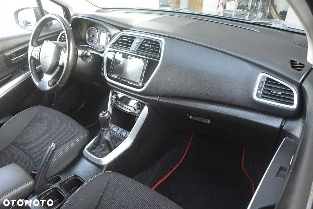 Suzuki SX4 S-Cross 1.0 T Premium - 13