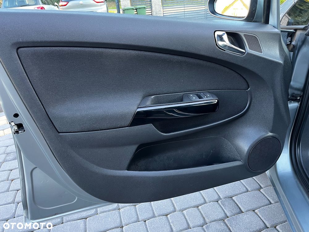Opel Corsa 1.2 16V Cosmo - 9