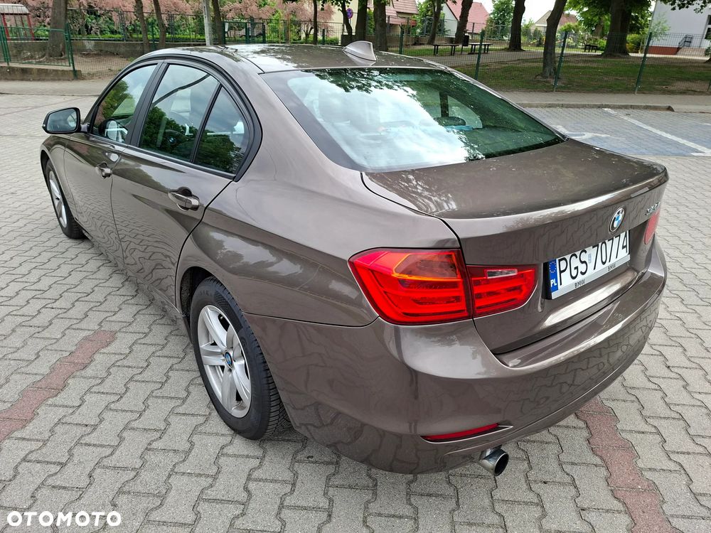 BMW Seria 3 320i - 11