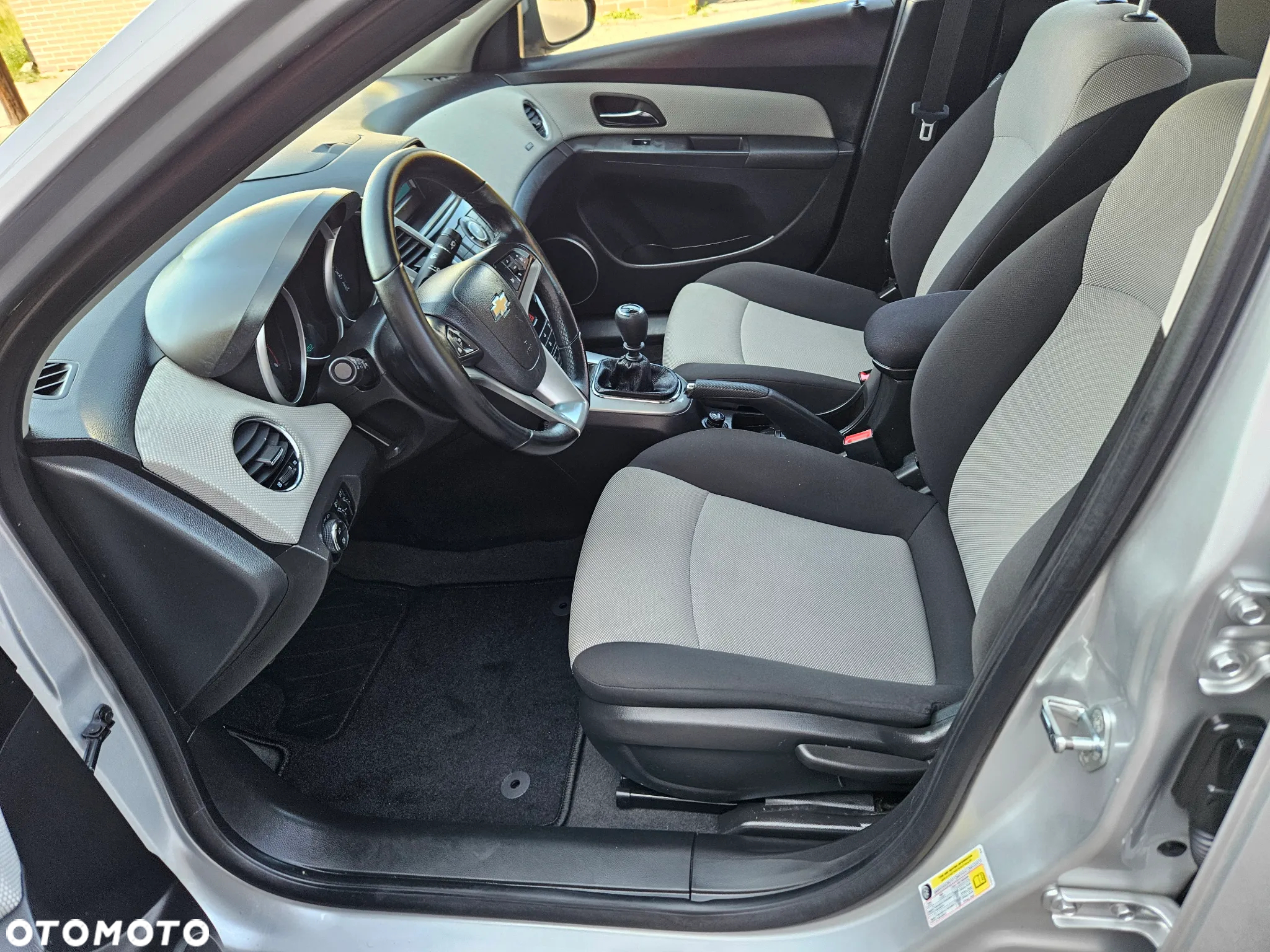 Chevrolet Cruze 1.6 LS - 3