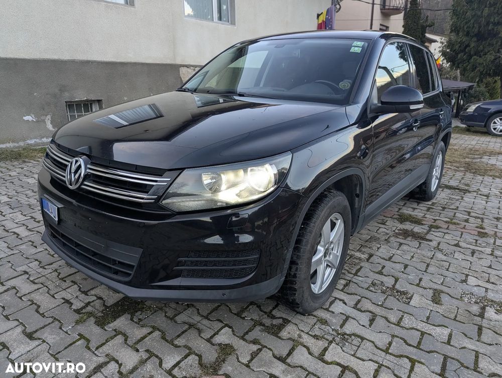 Volkswagen Tiguan - 1