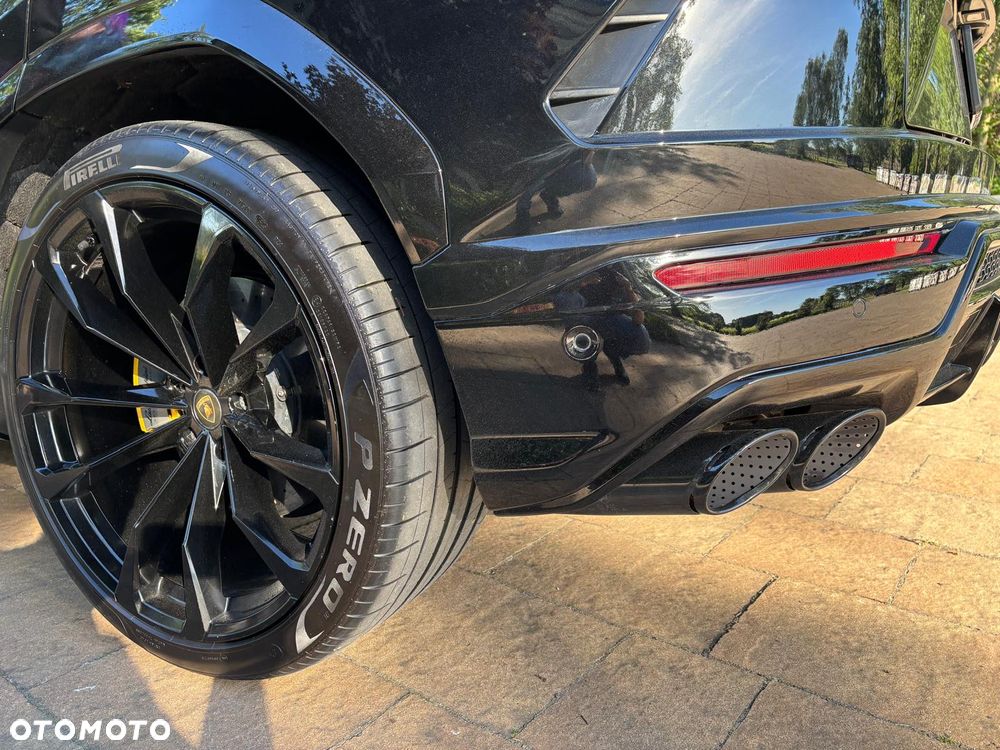 Lamborghini Urus - 12