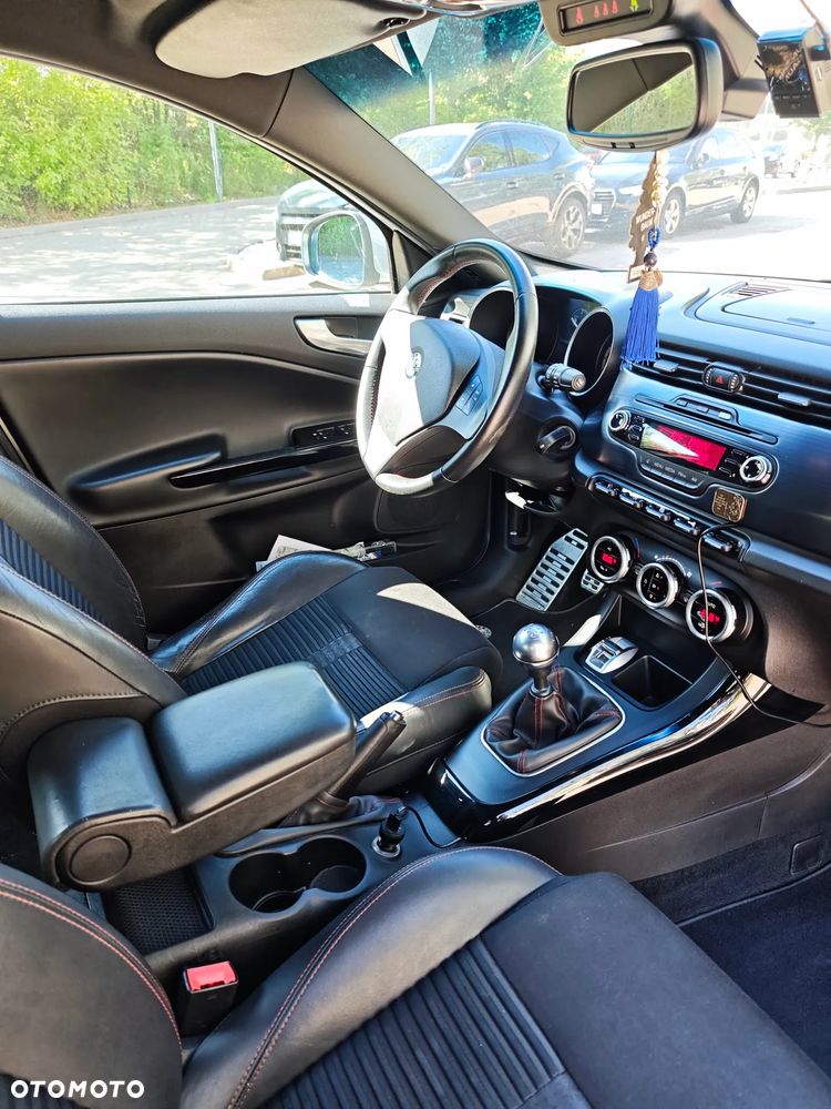 Alfa Romeo Giulietta 2.0 JTDM Distinctive - 25