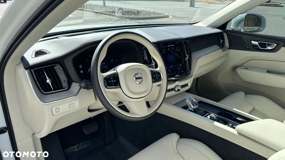 Volvo XC 60 B6 B AWD Momentum - 8