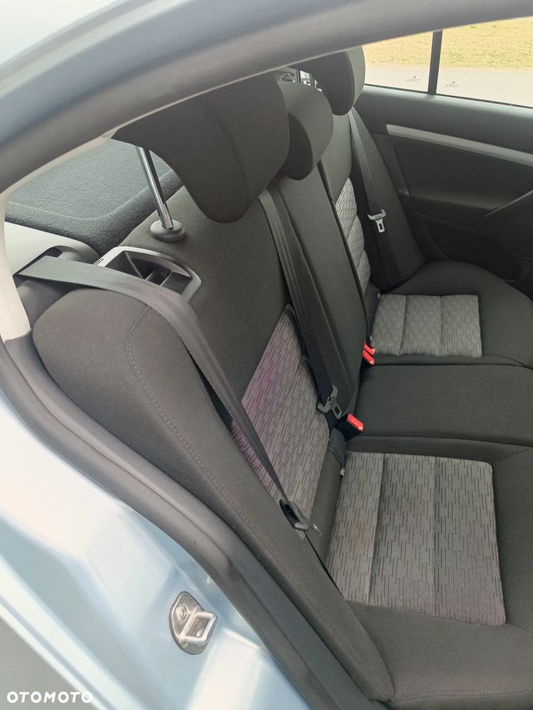 Skoda Octavia 1.6 Ambiente - 13