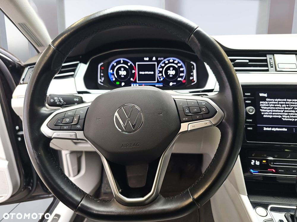 Volkswagen Passat - 21
