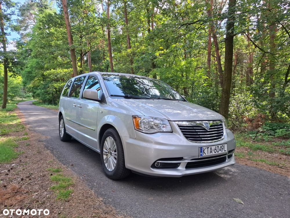 Lancia Voyager - 8