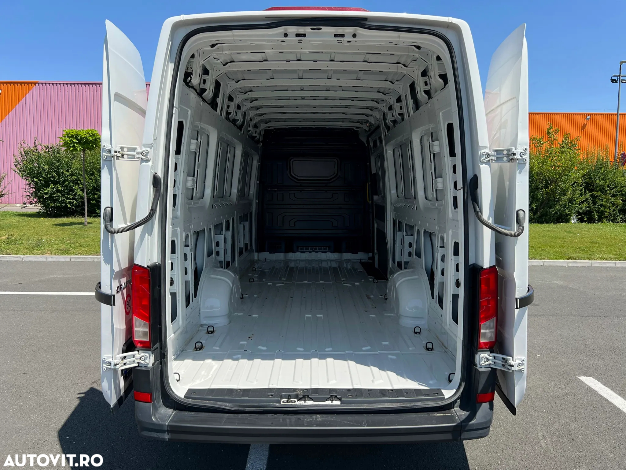 Volkswagen Crafter Furgon Maxi L5H3 - 11