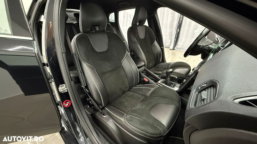 Volvo V40 D2 R Design - 24