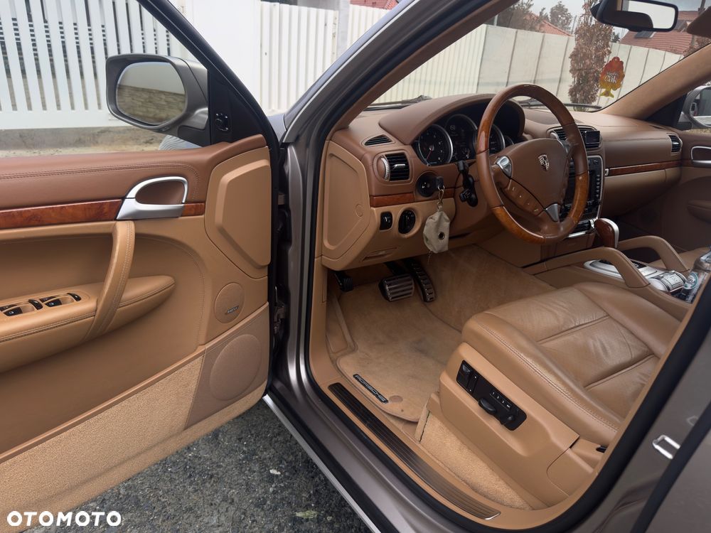 Porsche Cayenne - 15