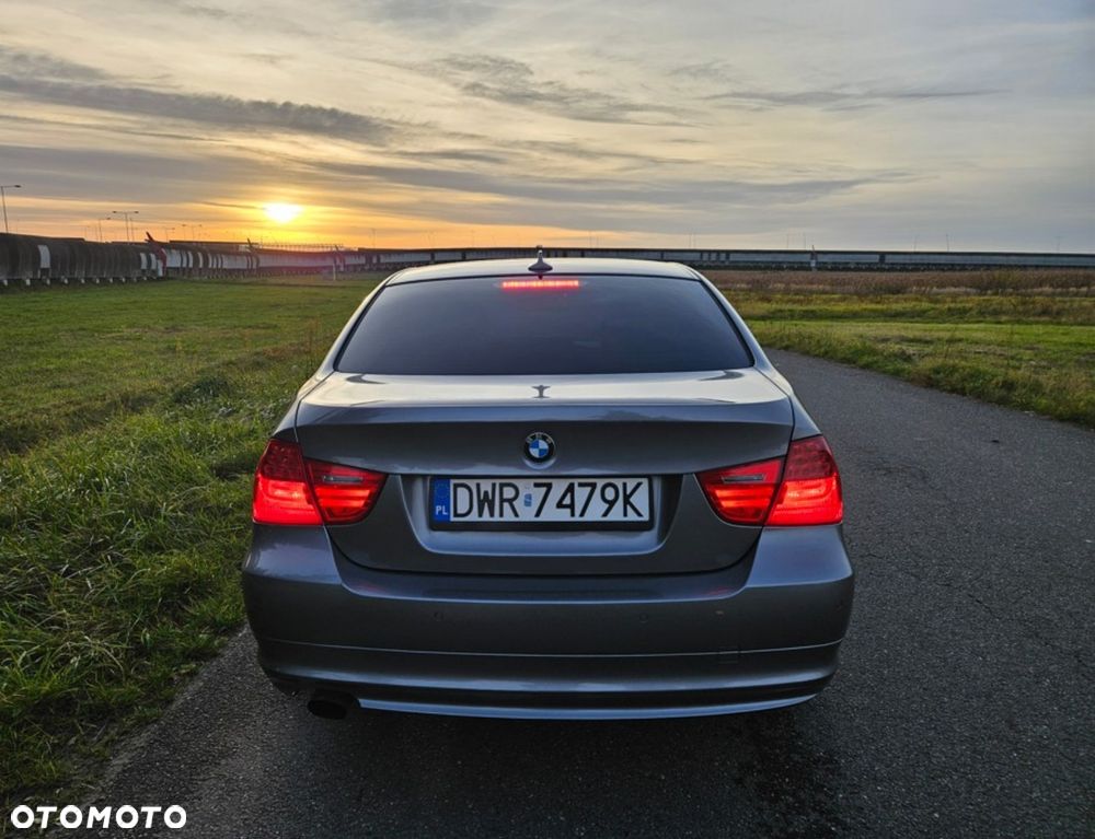 BMW Seria 3 318i - 4