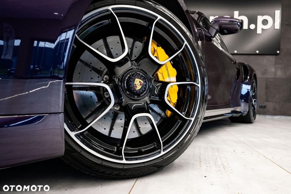 Porsche 911 Turbo S - 40
