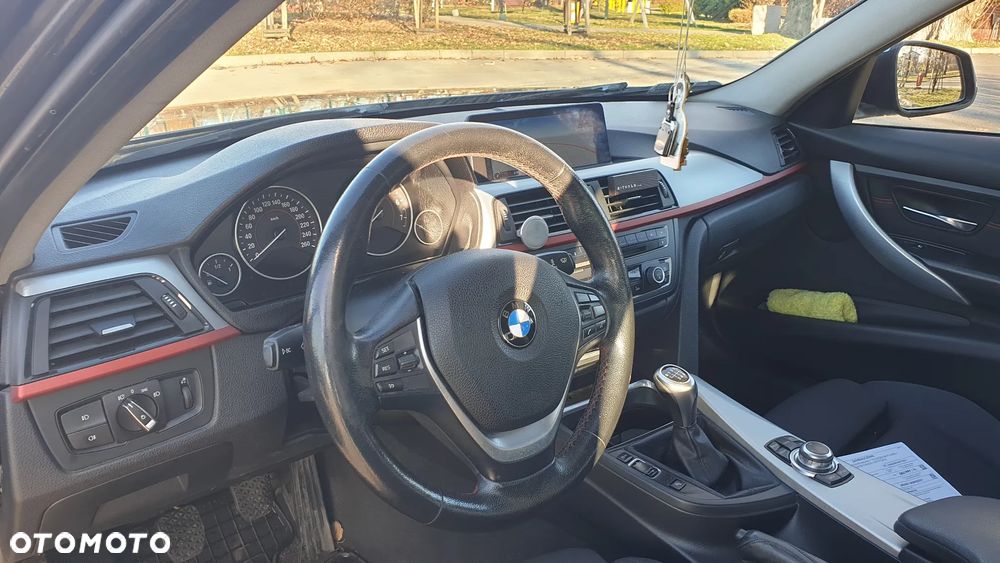 BMW Seria 3 320i Sport Line - 7