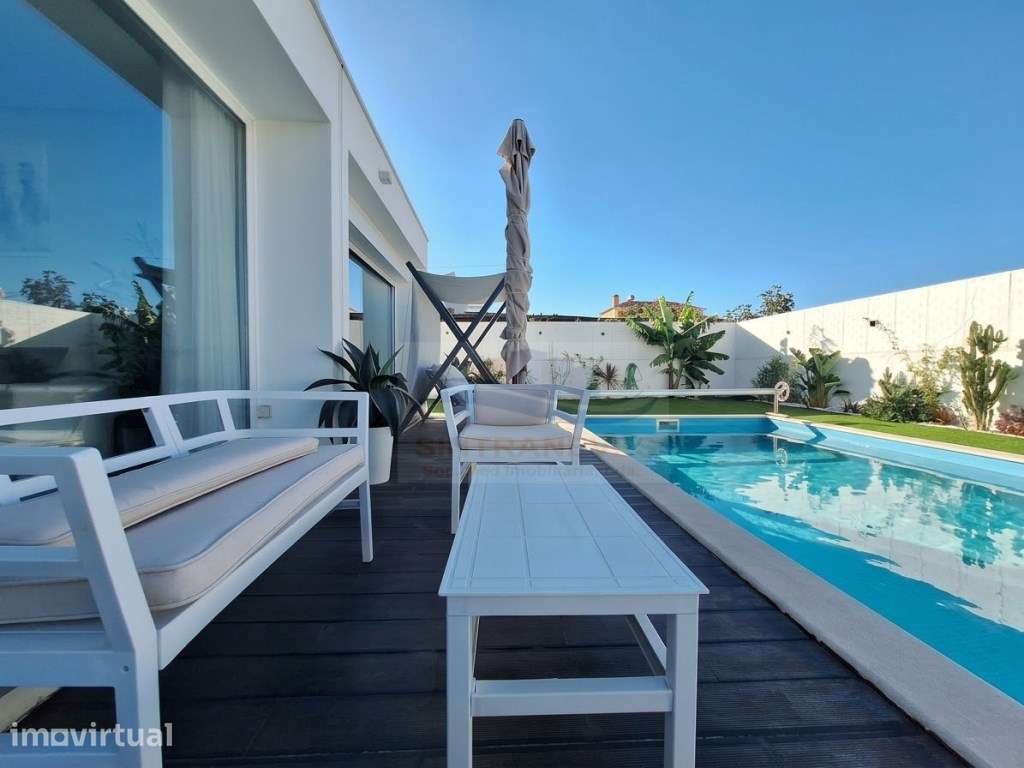 Moradia T3 com piscina, com 3 suites Loures - Grande imagem: 3/52