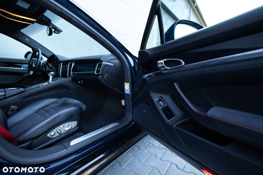 Porsche Panamera GTS PDK - 16