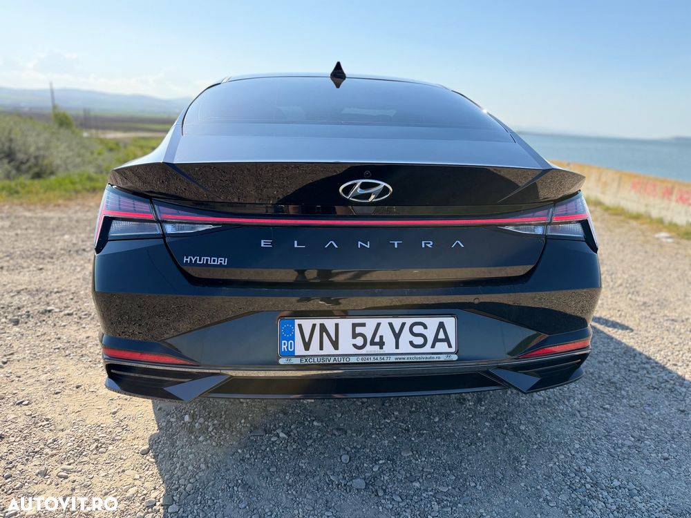 Hyundai Elantra 1.6 l 123 CP 6MT Highway - 8