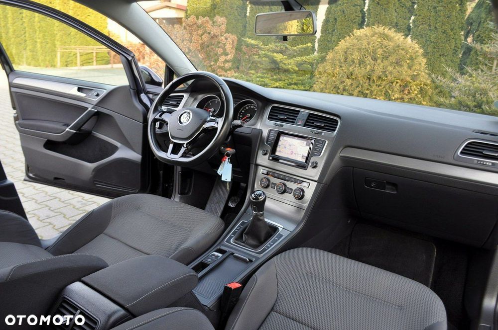 Volkswagen Golf - 24