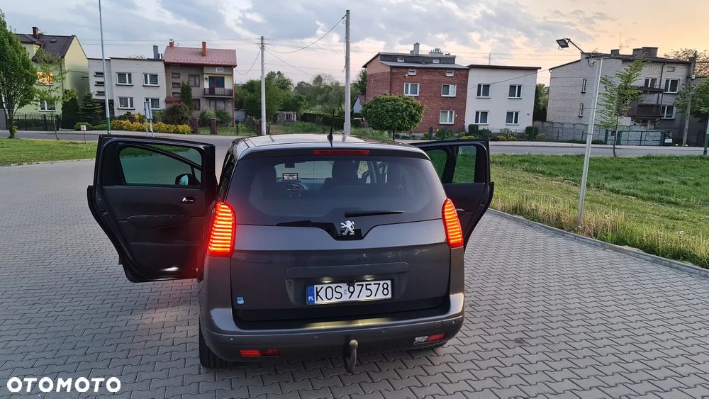 Peugeot 5008 1.6 THP Premium + - 9