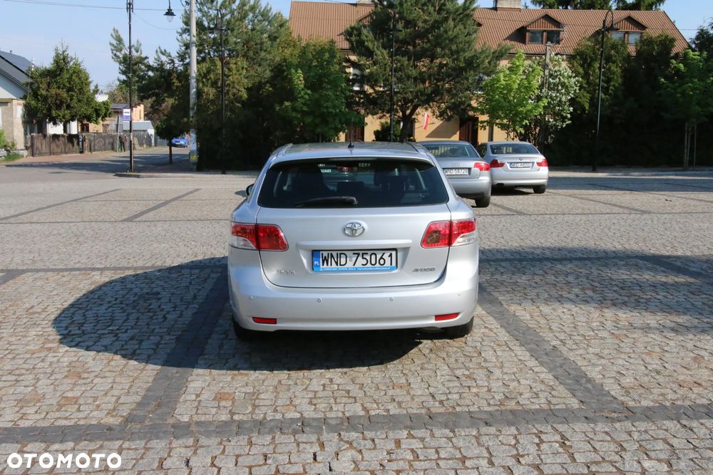 Toyota Avensis 1.8 Sol - 10