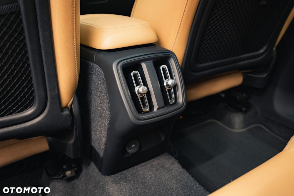 Volvo XC 40 T4 AWD - 36