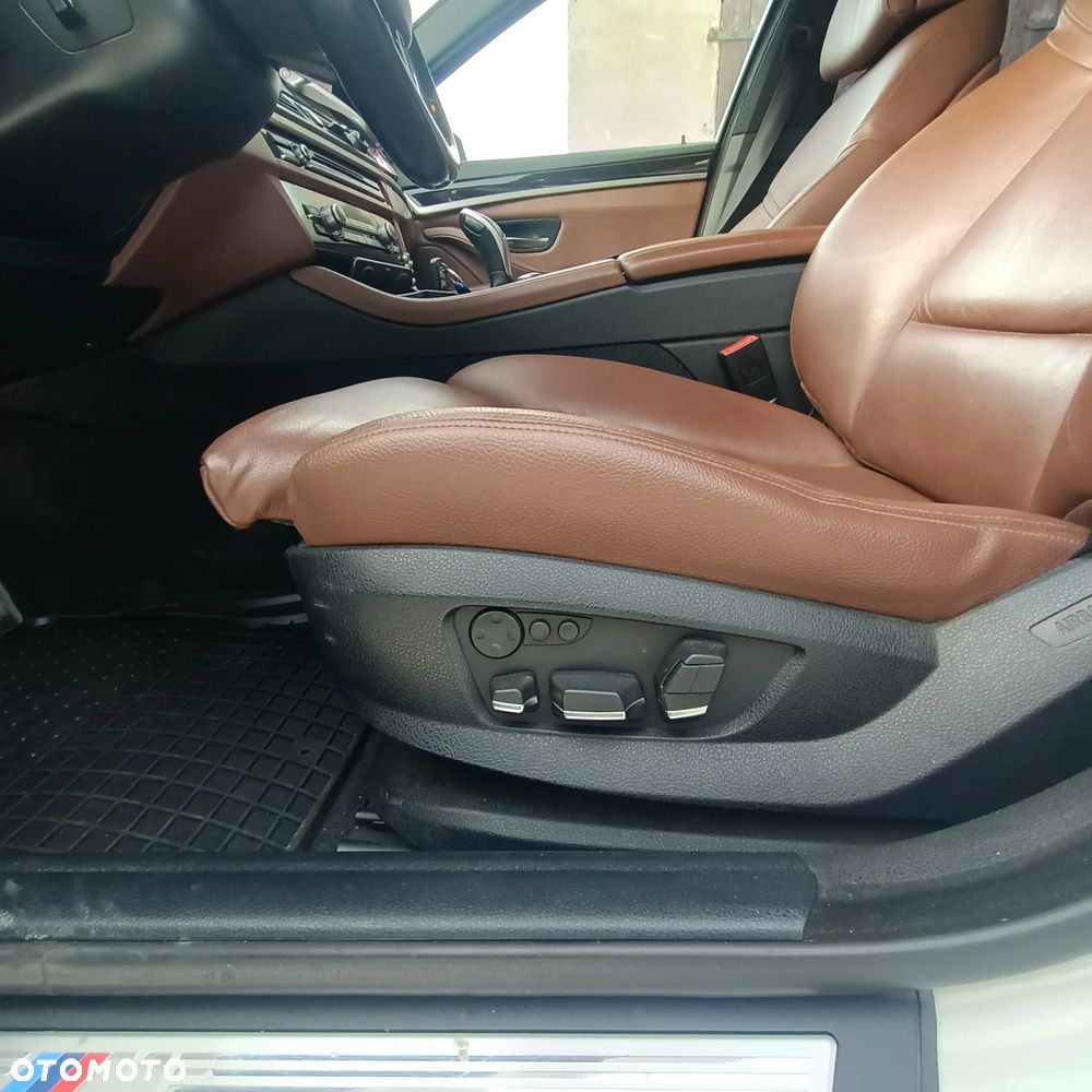 BMW Seria 5 530d xDrive - 14