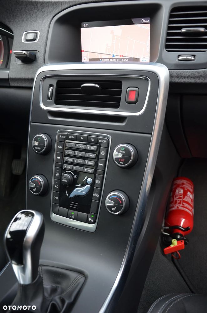 Volvo V60 D2 Momentum - 13