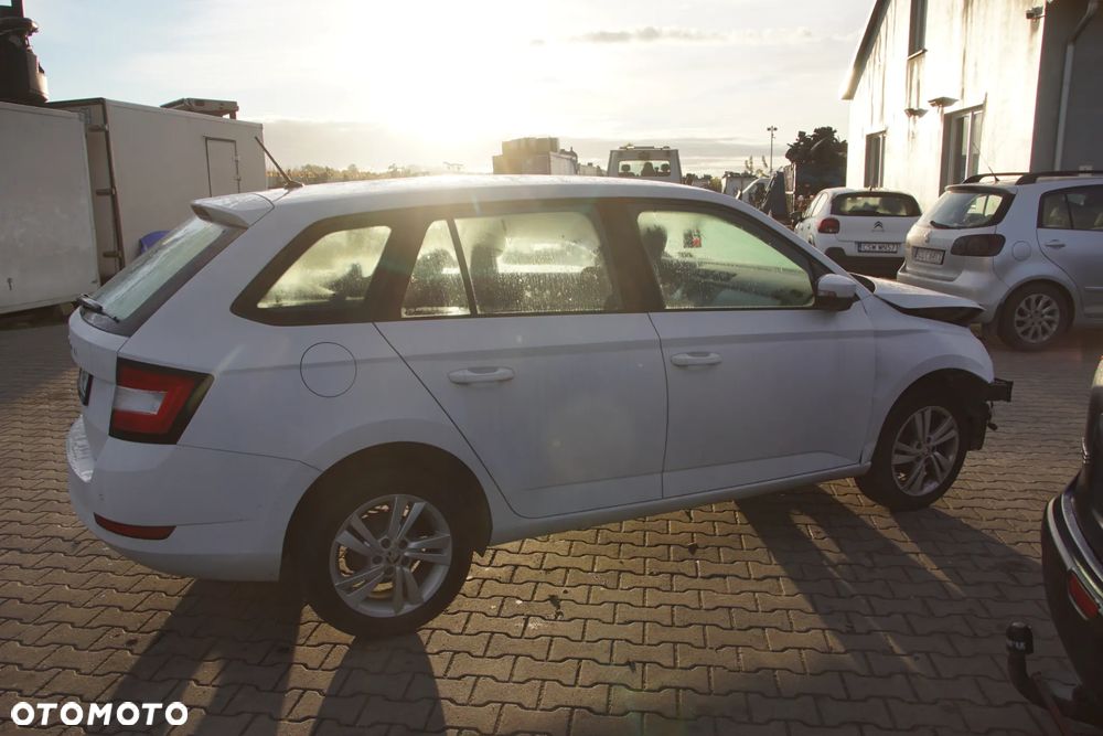 Auto na części - Skoda Fabia III Lift 1.0 TSI 95 KM DKLD QTS LS9R 2021R Silnik Skrzynia Drzwi Klapa Zderzak Błotnik Lampa Lusterko Szyba Deska Kokpit Sterownik Moduł Czujnik Licznik Wyświetlacz Kierownica Panel - 4