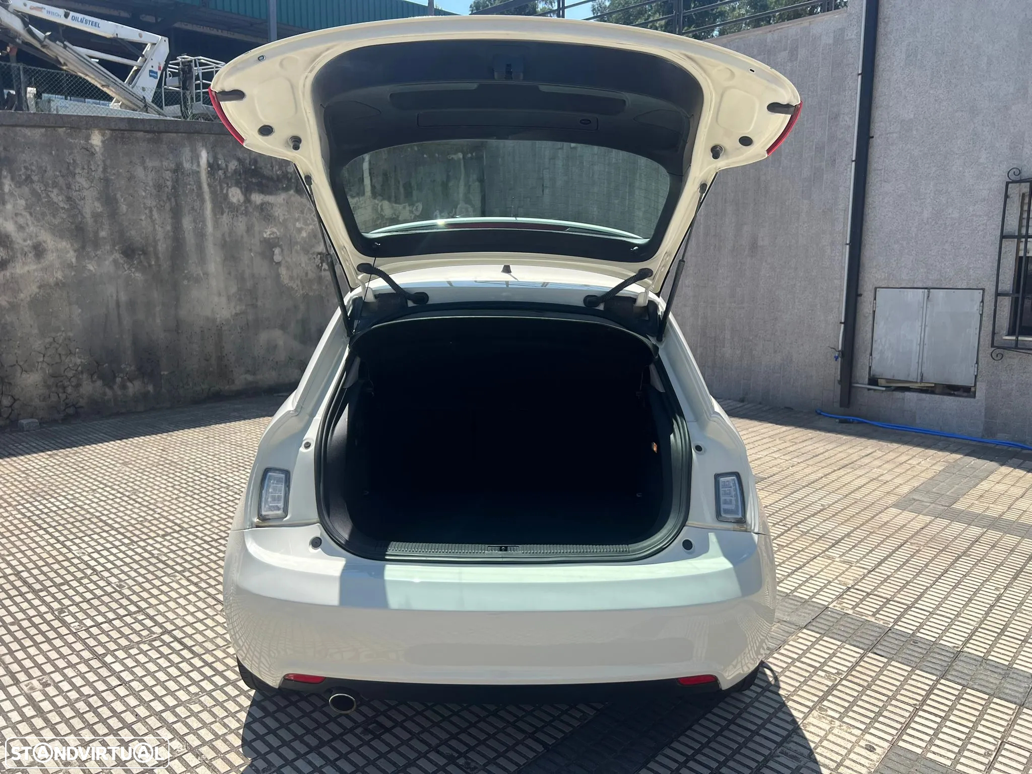 Audi A1 Sportback 1.6 TDI Business Line - 10