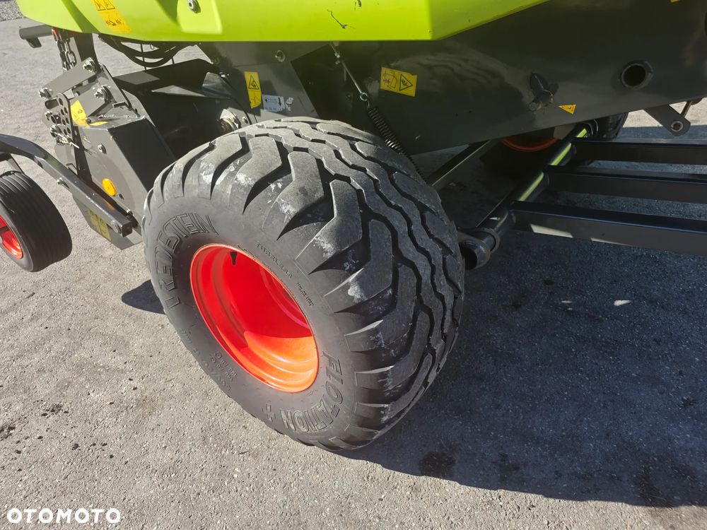 Claas Variant 380 - 22